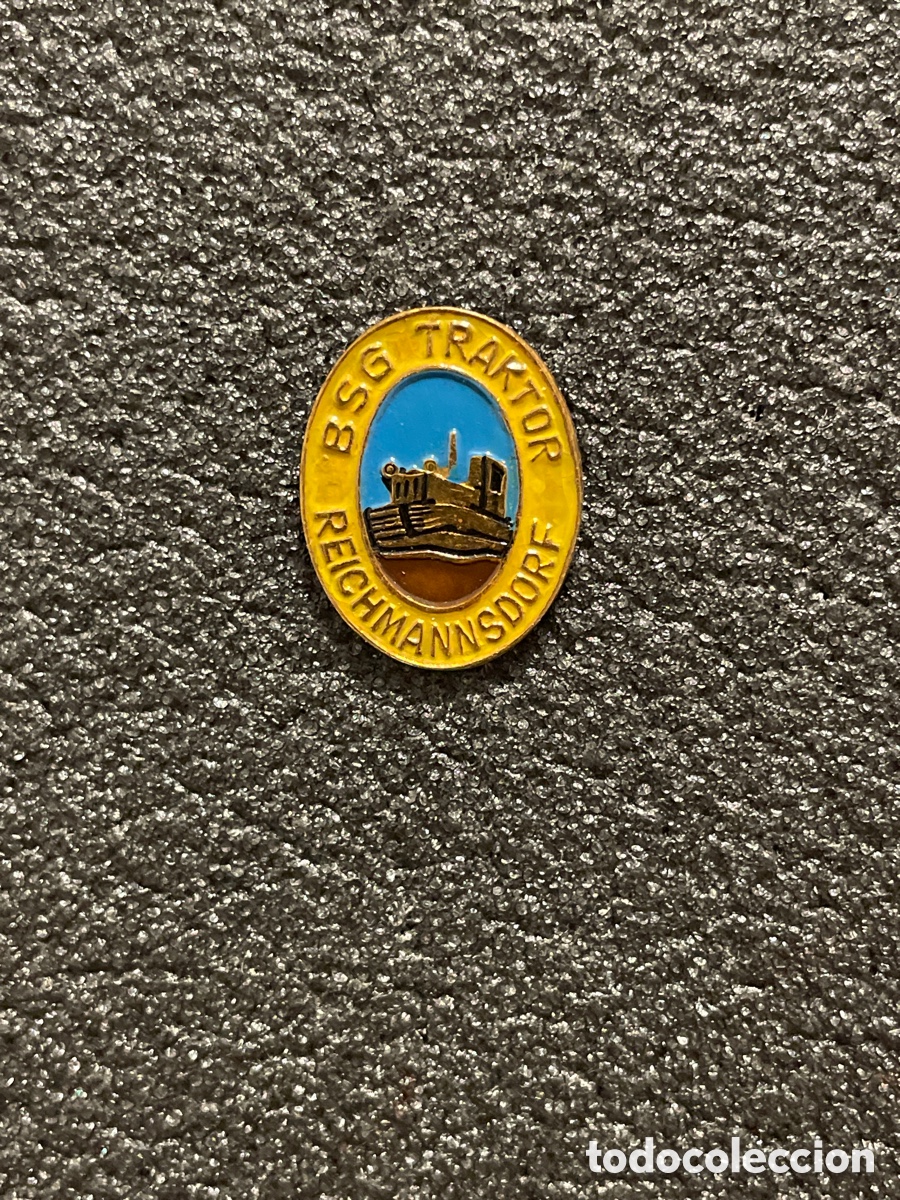 Coleccionismo deportivo: Pin 162 BSG TRAKTOR REICHMANNSDORF - Reichmannsdorf