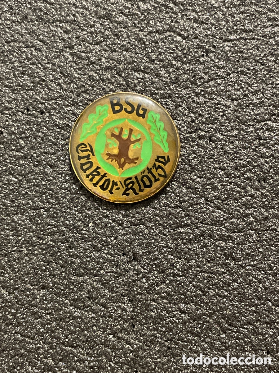 Coleccionismo deportivo: Pin 174 BSG TRAKTOR KLOTZE - Klotze