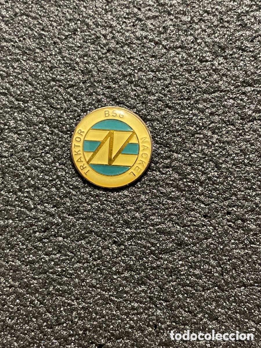 Coleccionismo deportivo: Pin 175 BSG TRAKTOR NACKEL - Nackel
