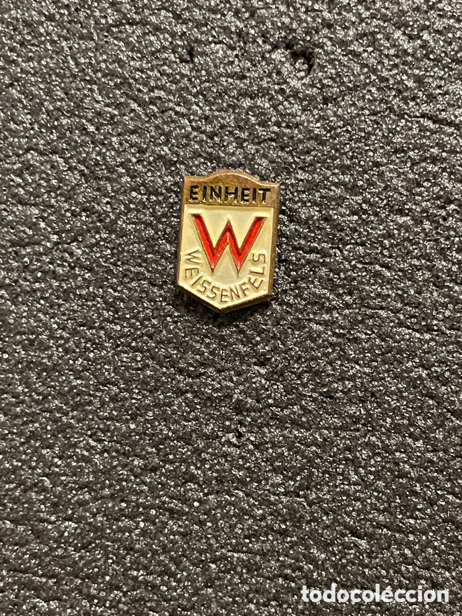 Coleccionismo deportivo: Pin 177 EINHEIT WEISSENFELS - Weissenfels