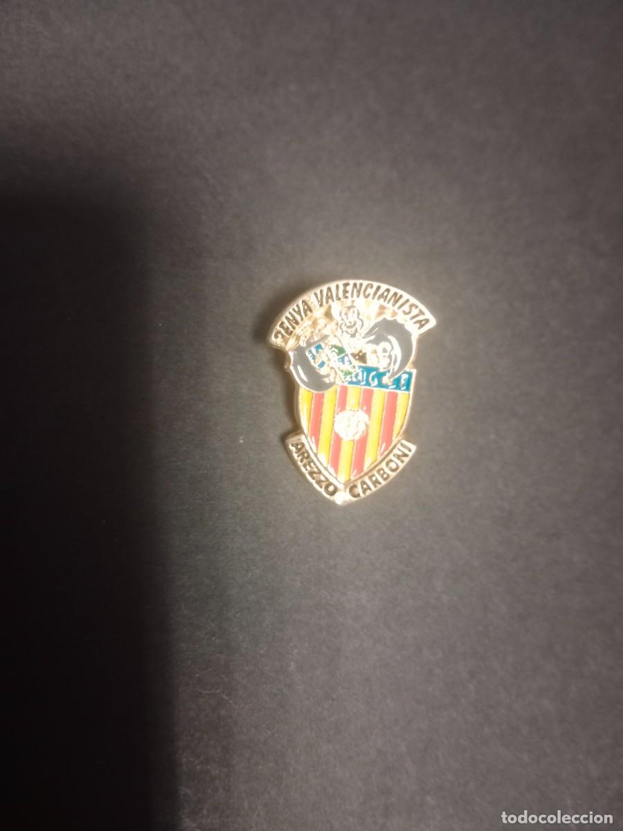 Coleccionismo deportivo: RARO PIN PENYA / PE&Ntilde;A VALENCIANISTA AREZZO CARBONI - VALENCIA CF