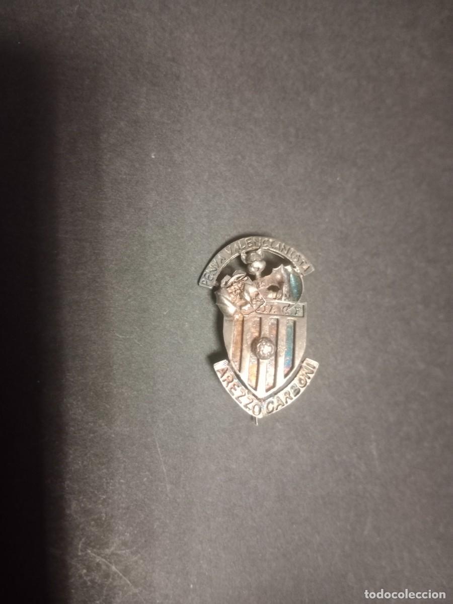 Coleccionismo deportivo: RARO PIN DE PLATA PENYA / PE&Ntilde;A VALENCIANISTA AREZZO CARBONI - VALENCIA CF