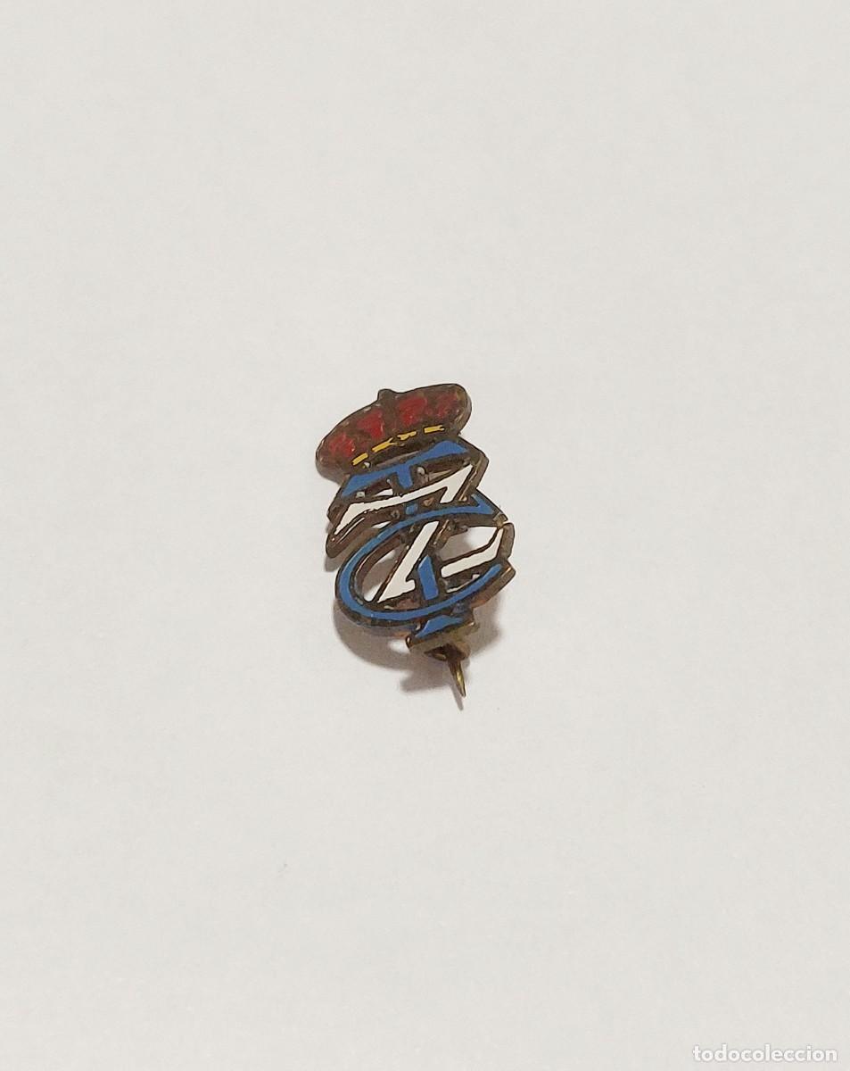 Coleccionismo deportivo: Antigua insignia de solapa