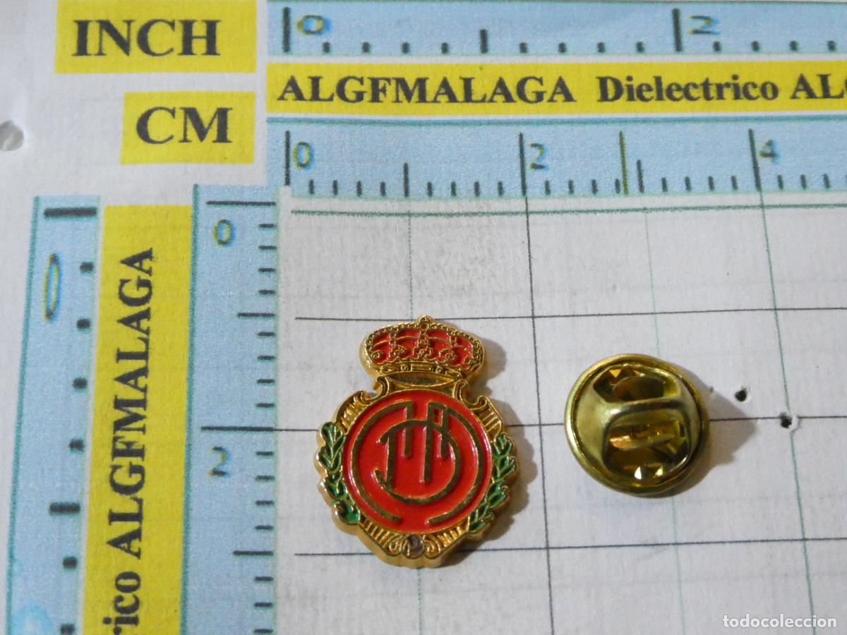 Coleccionismo deportivo: PIN DE DEPORTES. FUTBOL. RCD MALLORCA. MEDIANO. ESCUDO EQUIPO