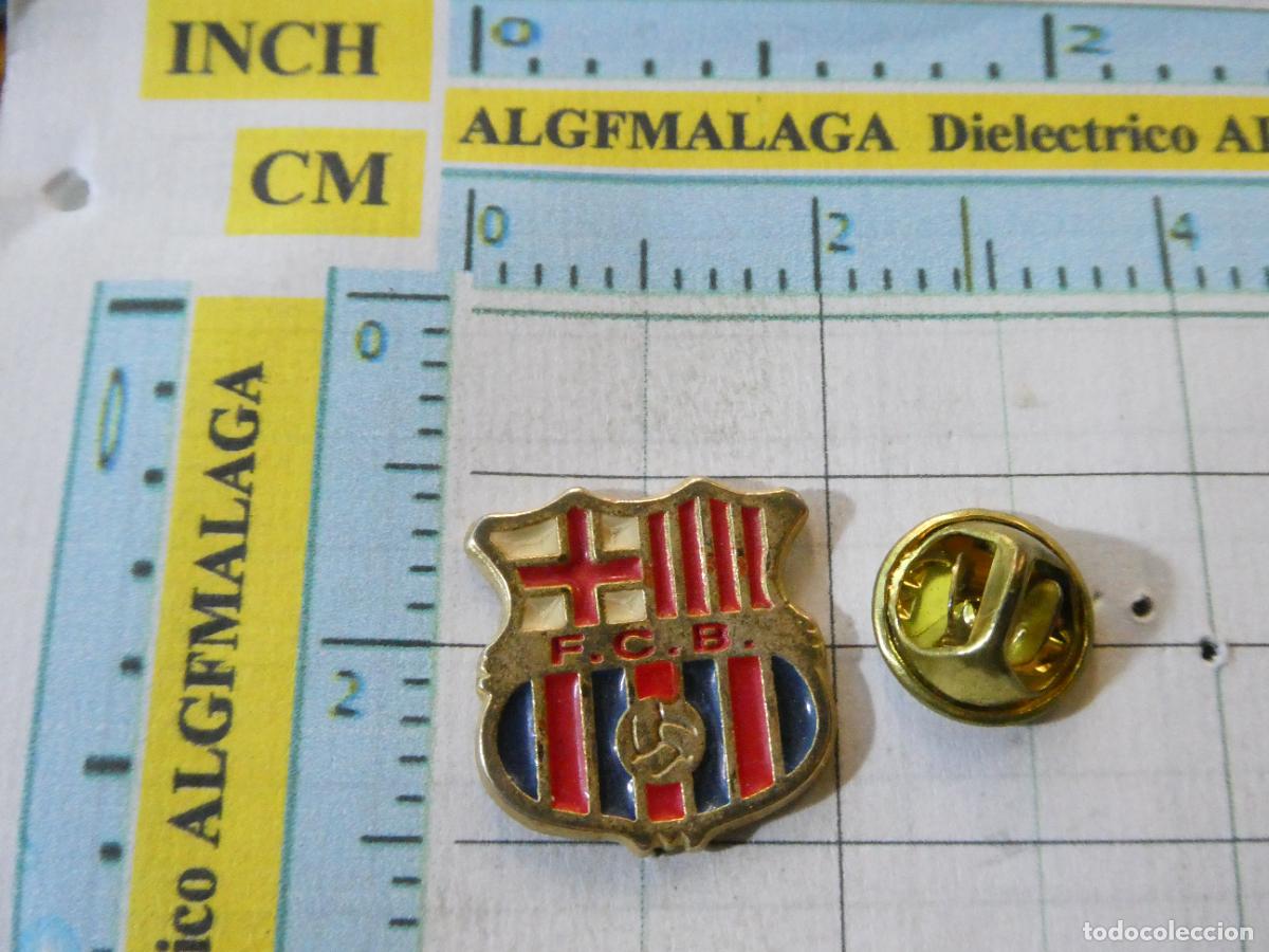 Coleccionismo deportivo: PIN DE DEPORTES. FUTBOL. FC BARCELONA. MEDIANO. ESCUDO EQUIPO