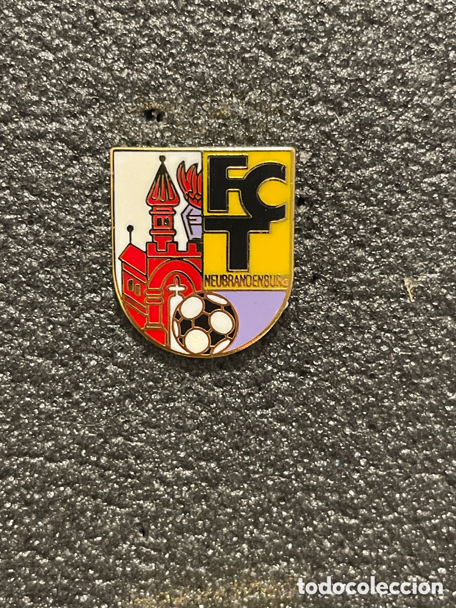 Coleccionismo deportivo: Pin 191 F.C. TOLLENSE NEUBRANDENBURG - Neubrandenburgo