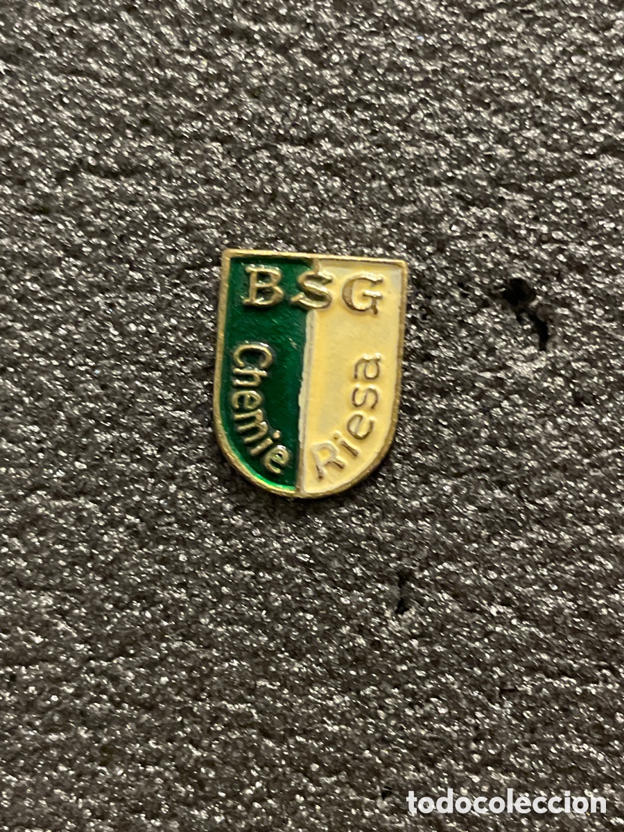 Coleccionismo deportivo: Pin 200 BSG CHEMIE RIESA - Riesa