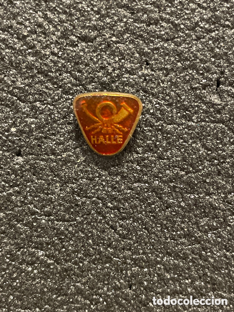 Coleccionismo deportivo: Pin 205 BSG POST HALLE - Halle