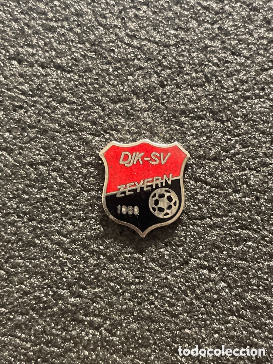 Coleccionismo deportivo: Pin 241 DJK SV ZEYERN - Marktrodach