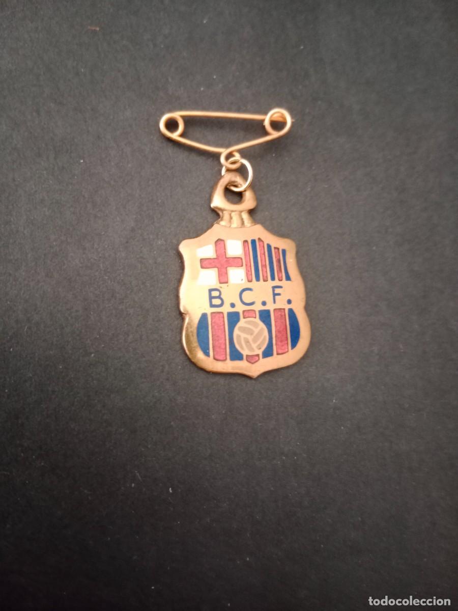 Coleccionismo deportivo: RARO ANTIGUO BROCHE DEL CF BARCELONA ( FC) - BRONCE ESMALTADO - A&Ntilde;OS 40/50