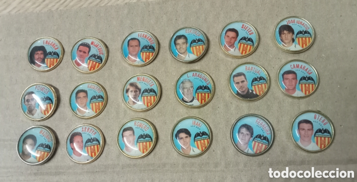 Coleccionismo deportivo: Colecci&oacute;n 18 pins jugadores Valencia F C 1995-96