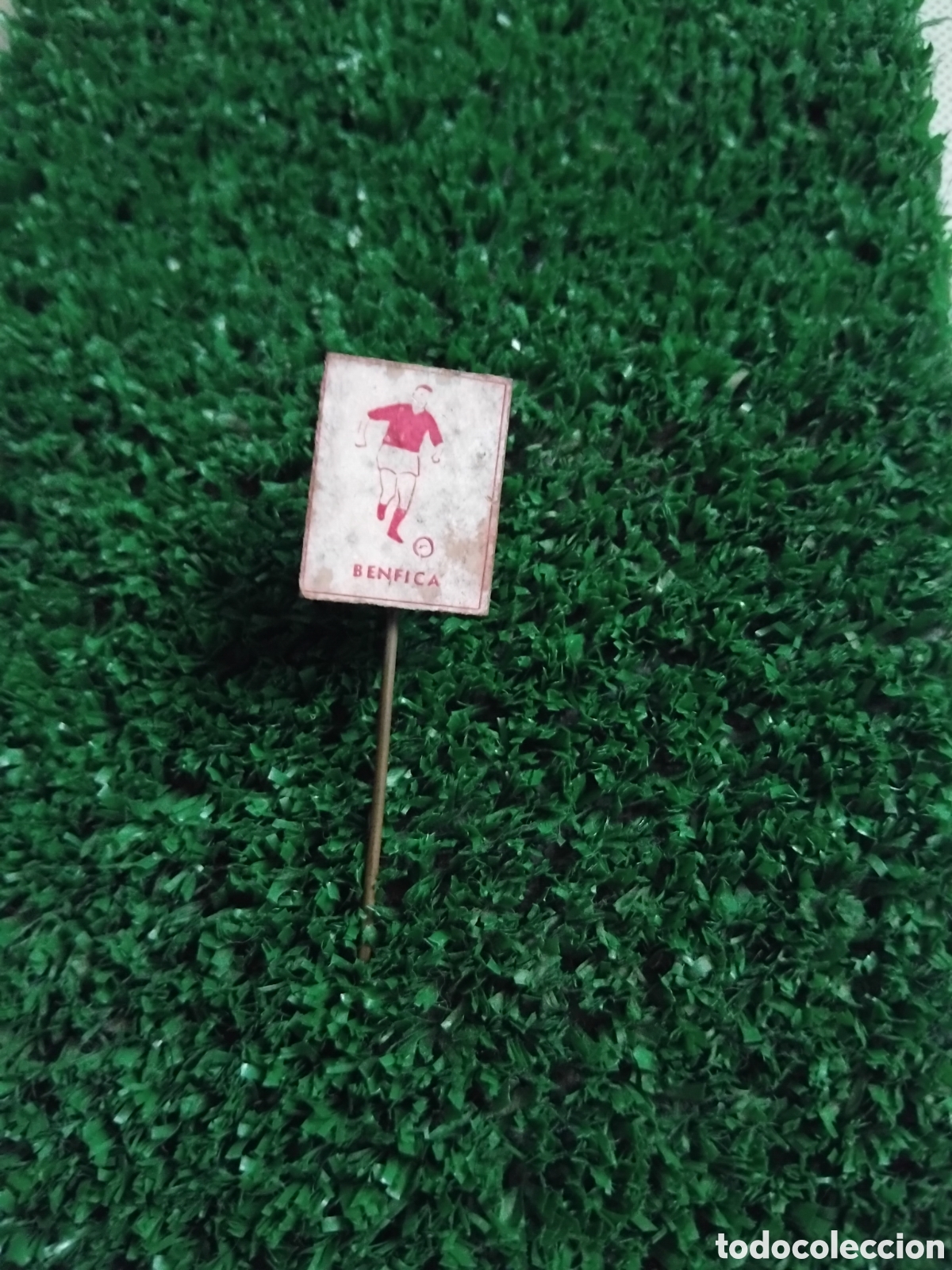 Coleccionismo deportivo: Antiguo Pin de aguja del Benfica