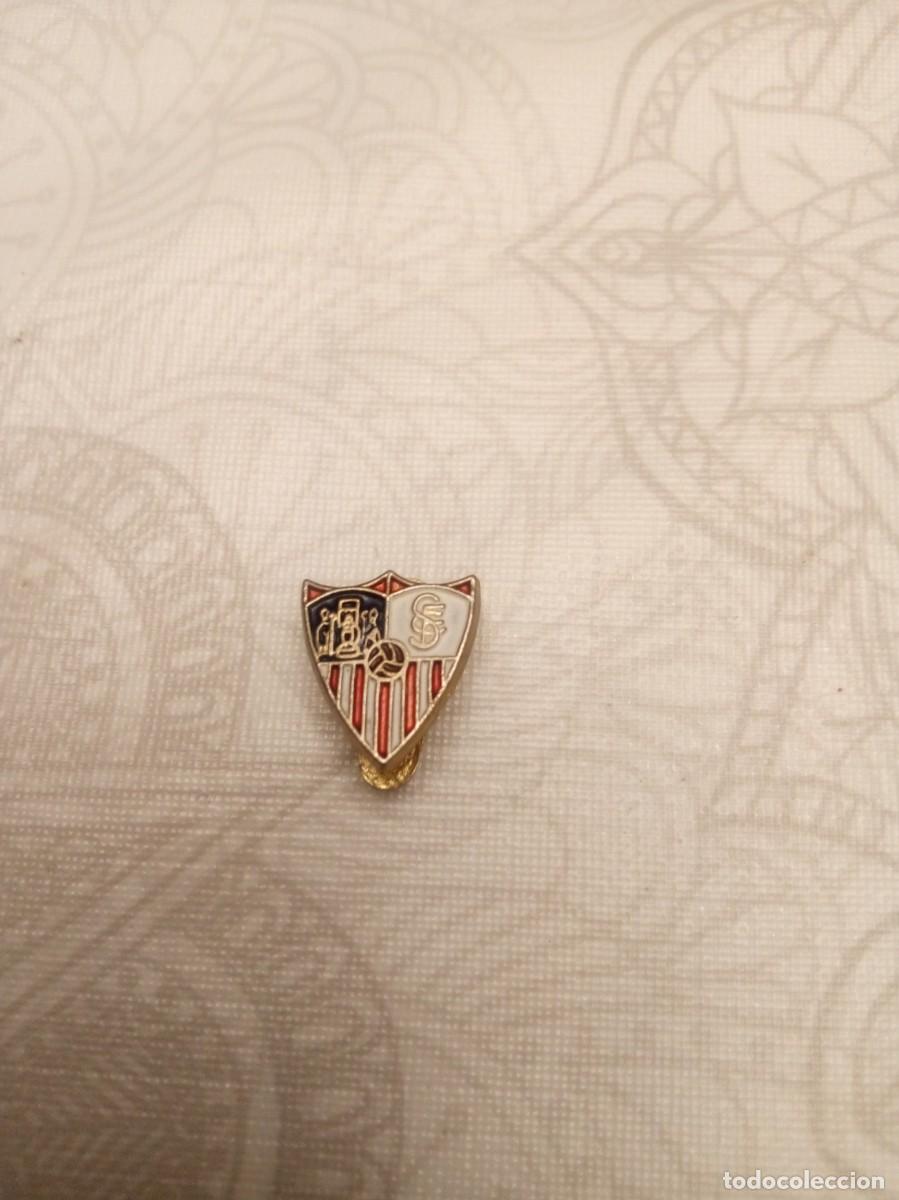 Coleccionismo deportivo: Insignia del Sevilla C.F. - Foto 1