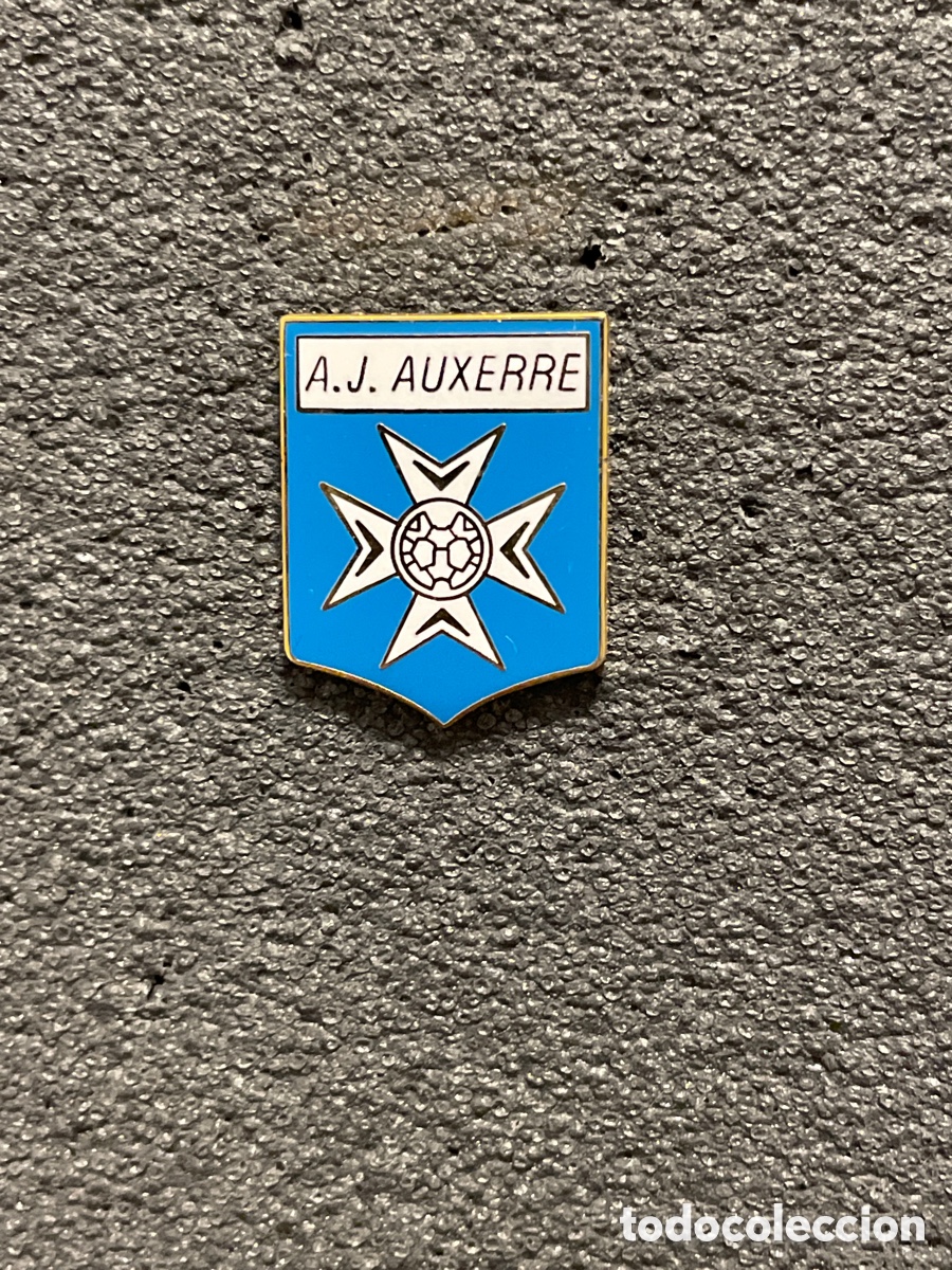 Coleccionismo deportivo: Pin 10 A.J. AUXERRE - Auxerre