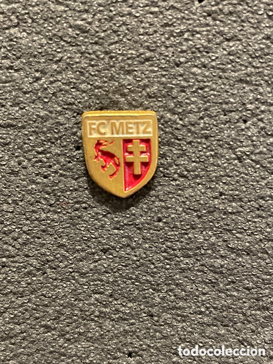 Coleccionismo deportivo: Pin 30 F.C. METZ- Metz