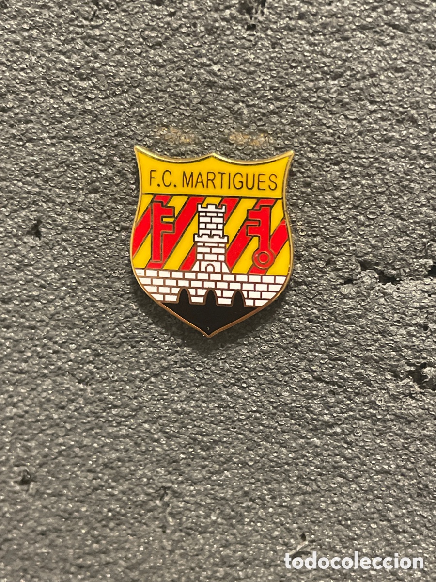 Coleccionismo deportivo: Pin 32 F.C. MARTIGUES - Martigues