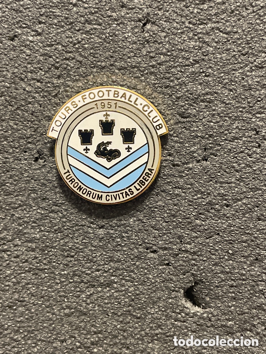 Coleccionismo deportivo: Pin 33 TOURS F.C. - Tours