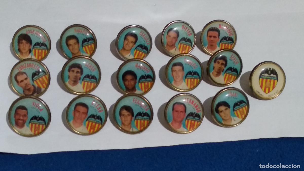 Coleccionismo deportivo: Valencia C. F. - COLECCION 16 PINS- VALENCIA C,F ESCUDO Y JUGADORES - Liga