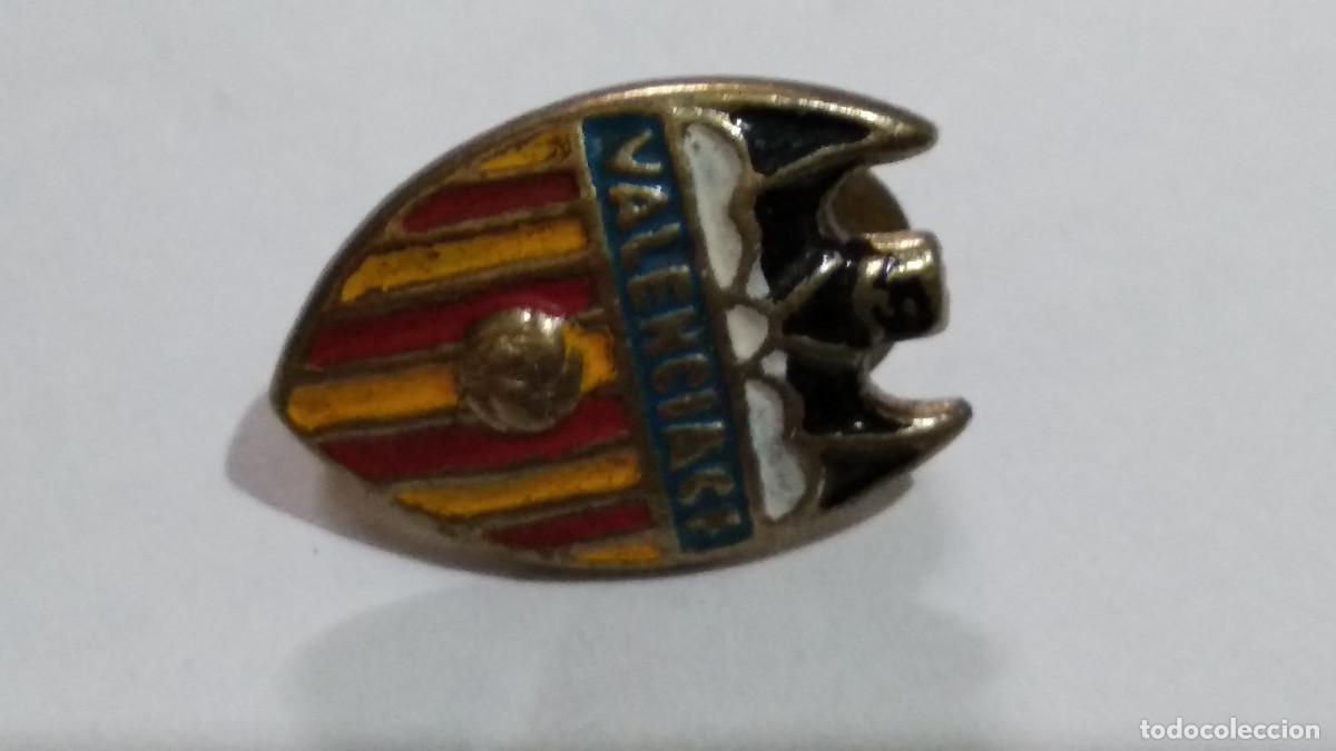 Coleccionismo deportivo: Valencia C. F. - PINS- VALENCIA C,F ESCUDO - PIN ANTIGUO DE SOLAPA VALENCIA C.F
