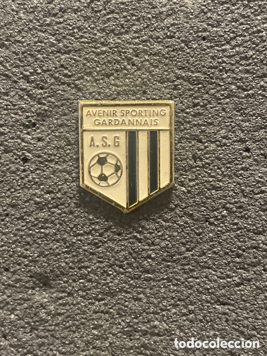 Coleccionismo deportivo: Pin 67 A.S.G. AVENIR SPORTING GARDANNAIS - Gardanne