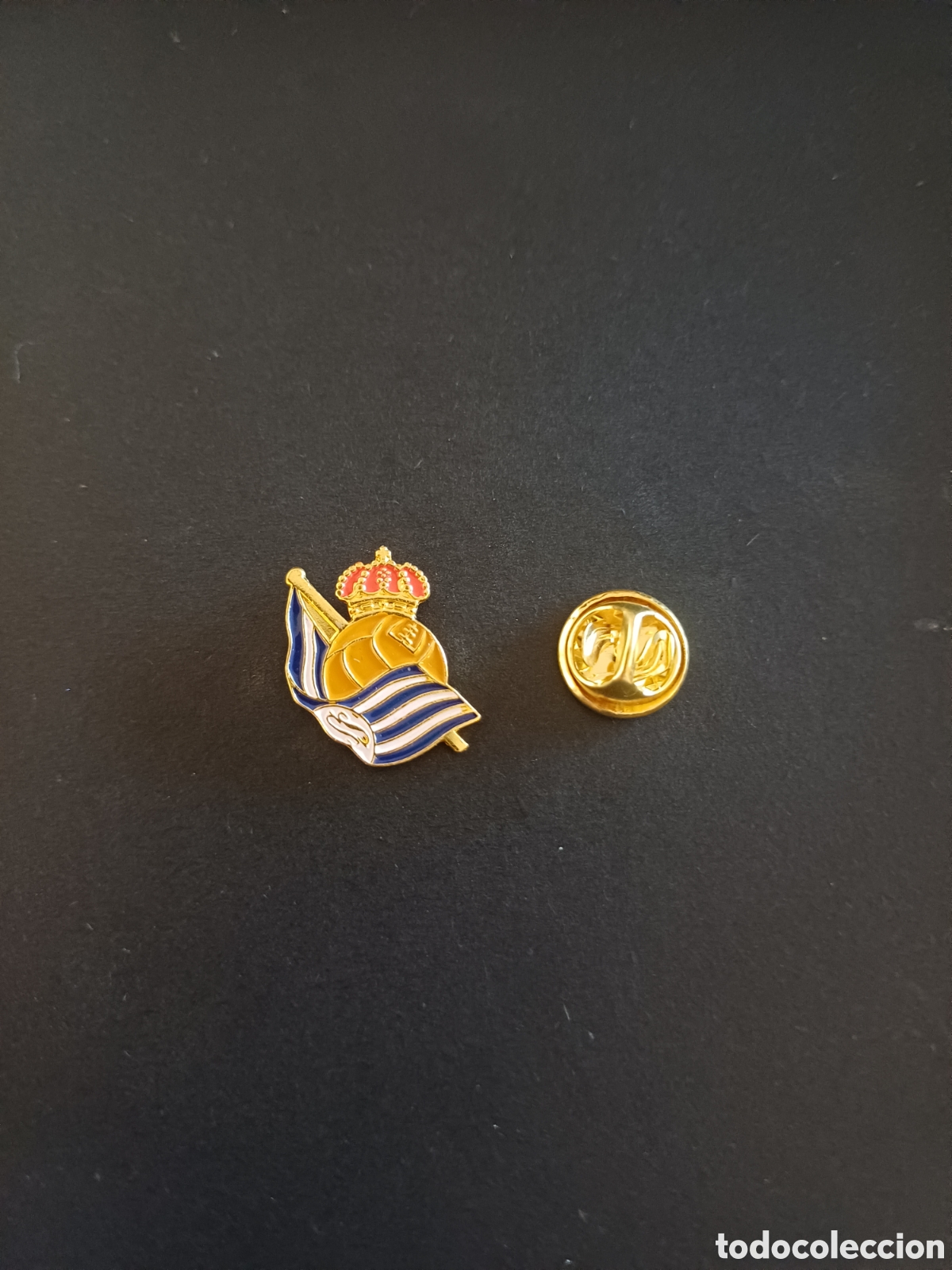 Coleccionismo deportivo: Insignia / Pin OFICIAL de la Real Sociedad de F&uacute;tbol - San Sebasti&aacute;n (Guip&uacute;zcoa)