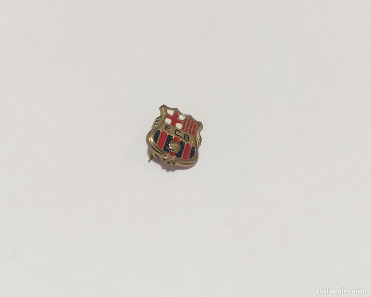 Coleccionismo deportivo: Antigua insignia FCB- Bar&ccedil;a