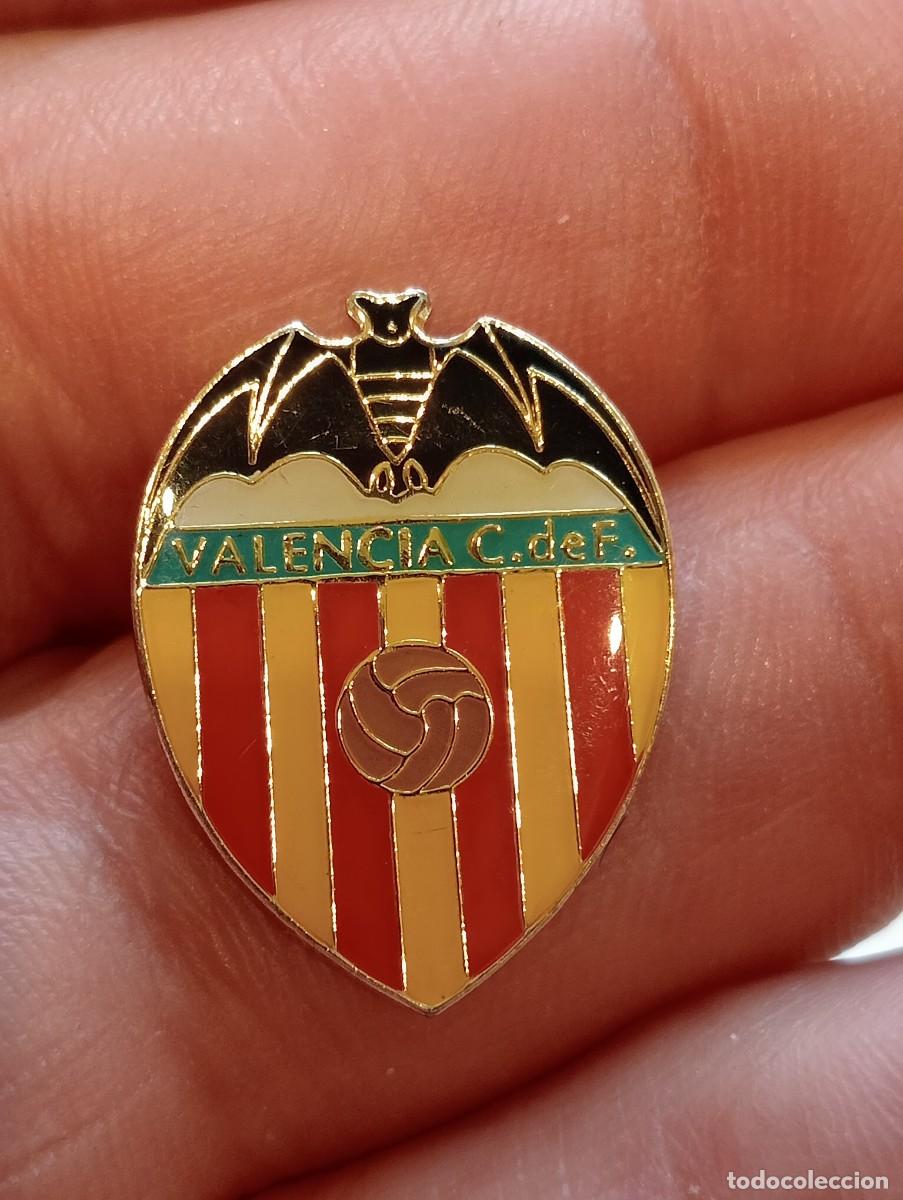 Coleccionismo deportivo: PINS F&Uacute;TBOL VCF VALENCIA CF INSIGNIA PIN ESCUDO