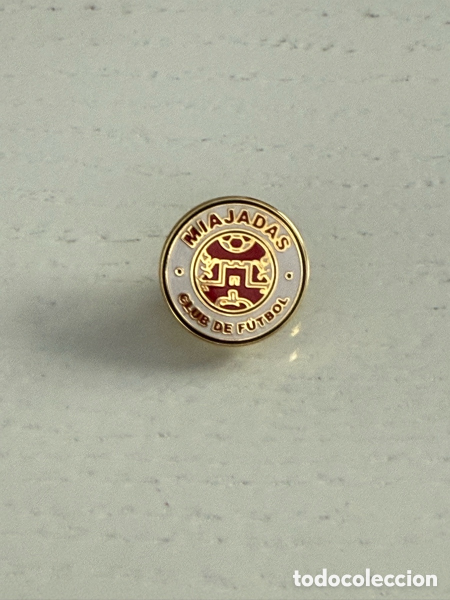 Coleccionismo deportivo: Pins oficial Miajadas CF (Extremadura)