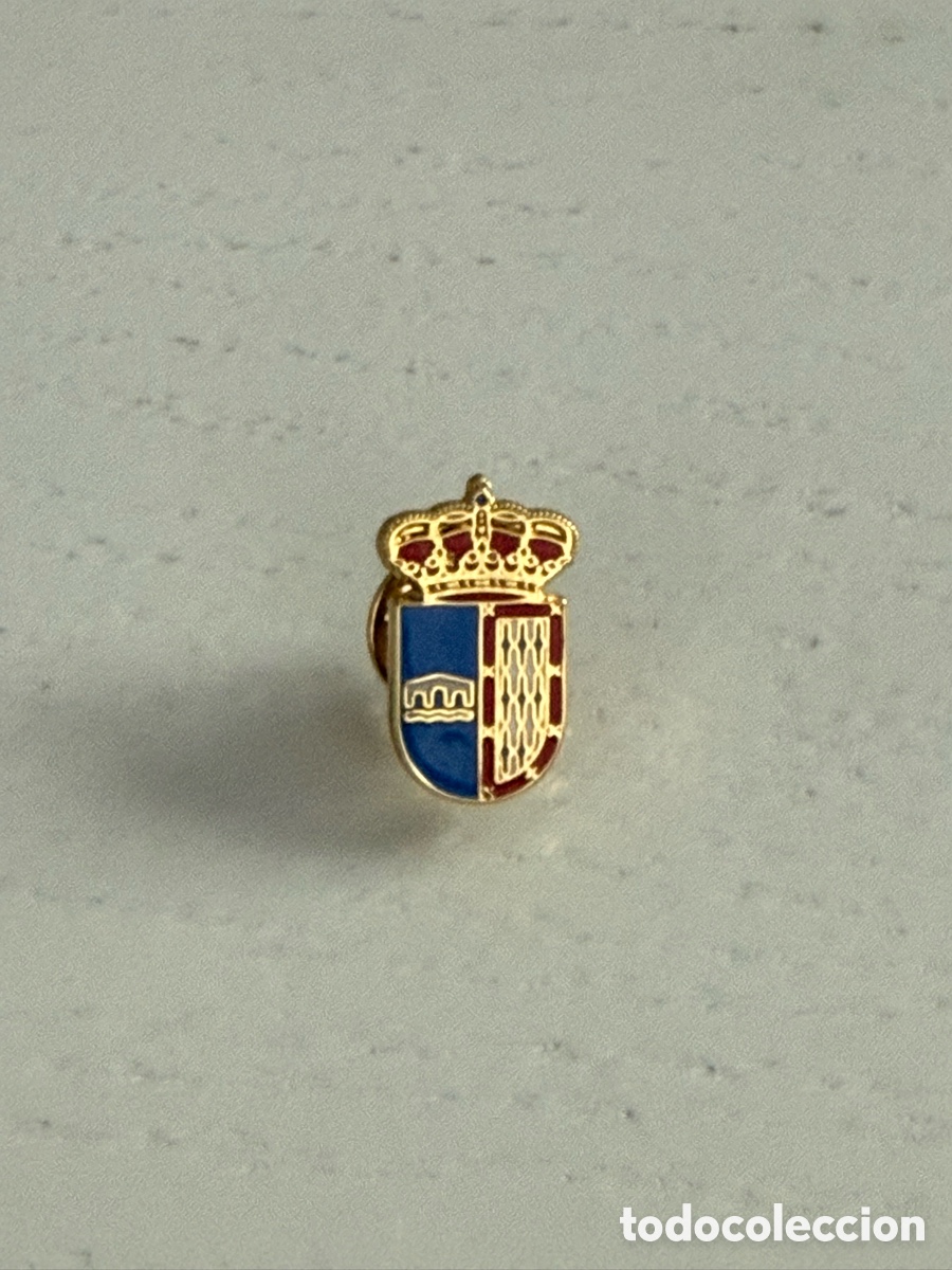 Coleccionismo deportivo: Pins Oficial CD La Roca (Extremadura)