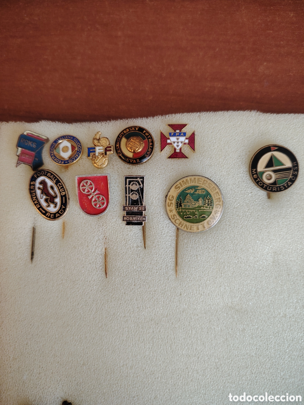Coleccionismo deportivo: Insignias antiguas de f&uacute;tbol extranjero