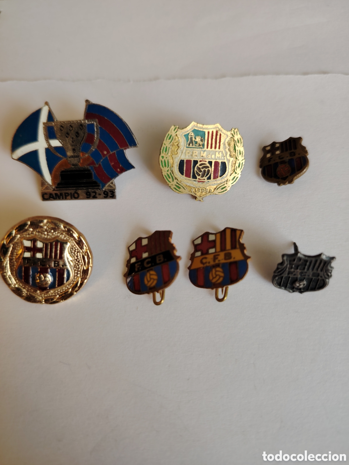 Coleccionismo deportivo: Lote de insignias del F&uacute;tbol Club Barcelona