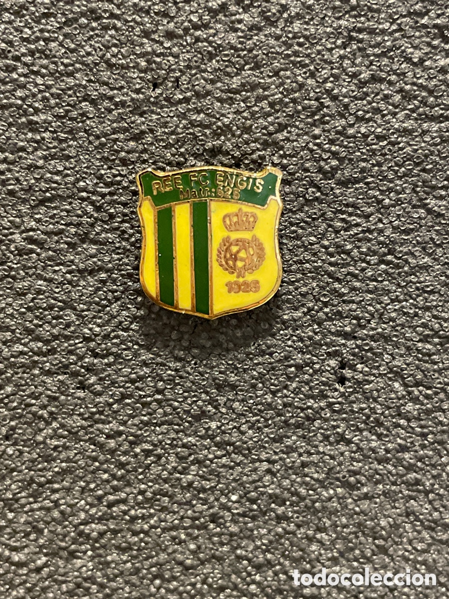 Coleccionismo deportivo: Pin 34 REE F.C. ENGIS - Engis