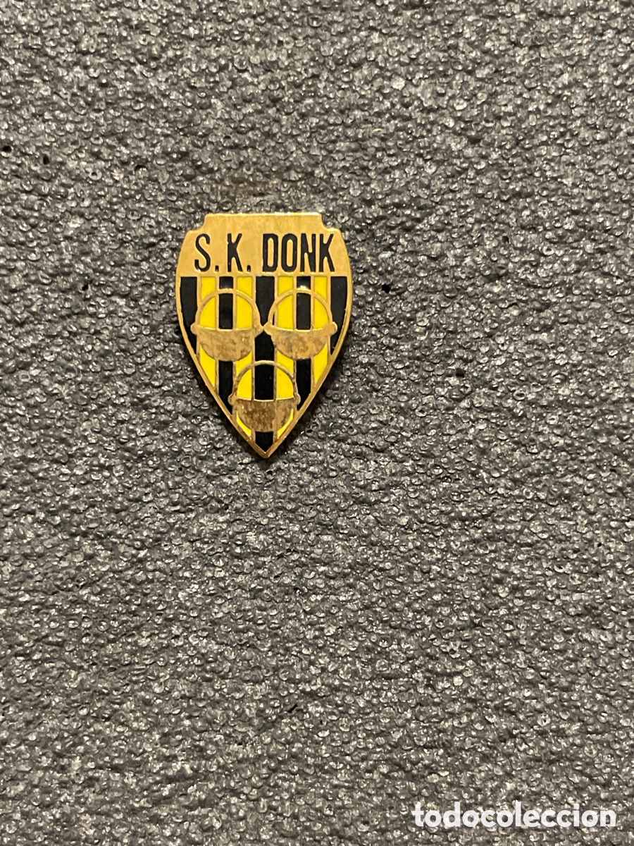 Coleccionismo deportivo: Pin 51 S.K. DONK - Amberes