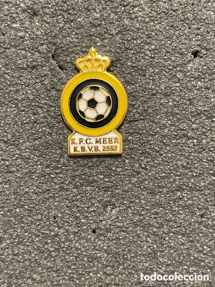 Coleccionismo deportivo: Pin 101 K. F.C. MEER - Meer