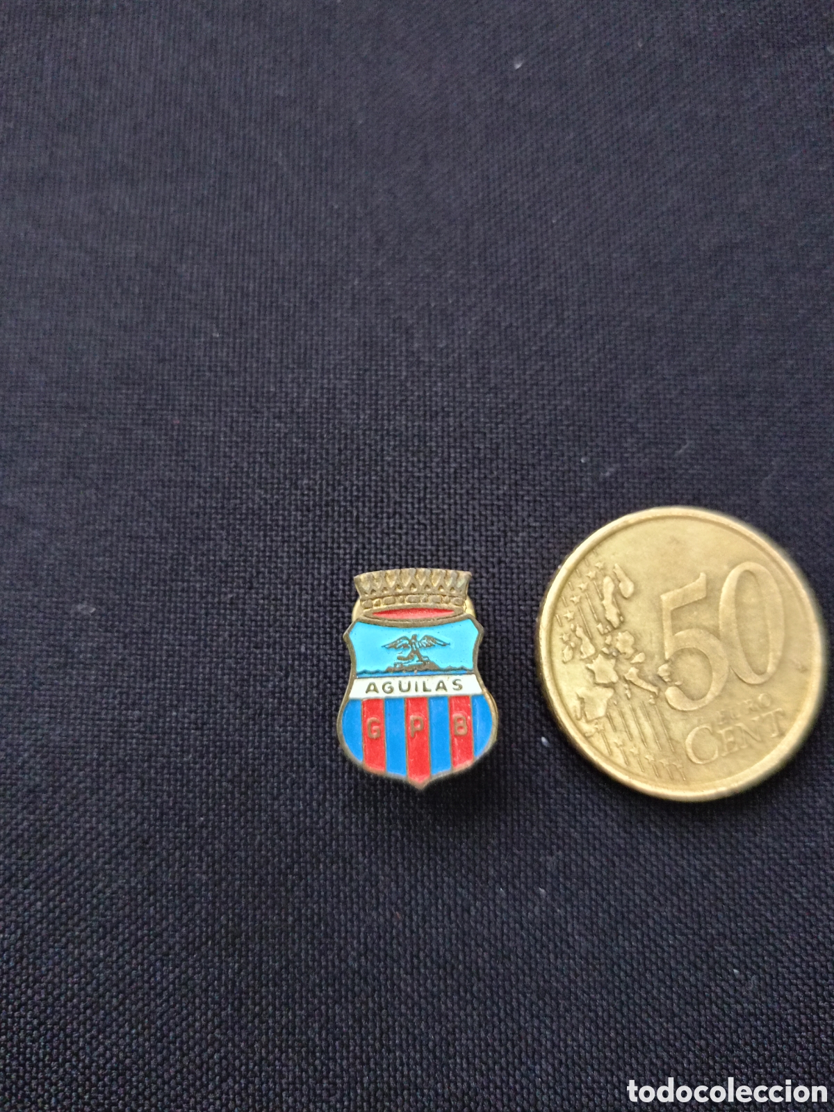 Coleccionismo deportivo: FUTBOL.INSIGNIA DE SOLAPA &Aacute;GUILAS MURCIA