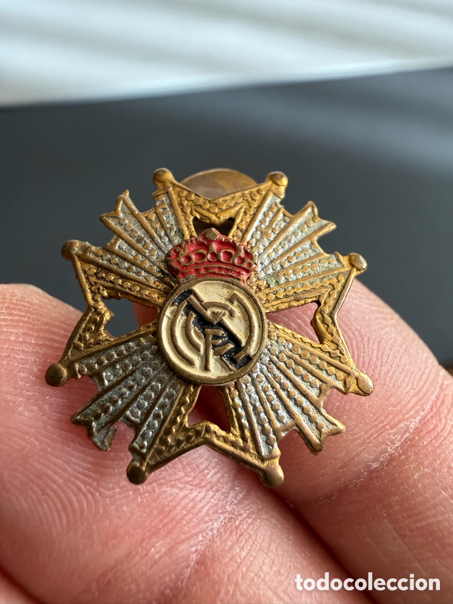 Coleccionismo deportivo: Insignia de Solapa. REAL MADRID. a&ntilde;os 50