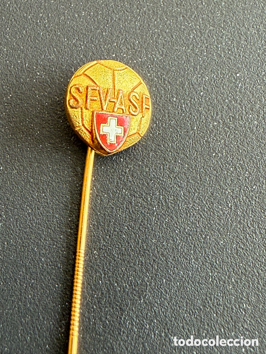 Coleccionismo deportivo: Insignia Alfiler. Asociaci&oacute;n SUIZA DE F&Uacute;TBOL. a&ntilde;os 60/70.