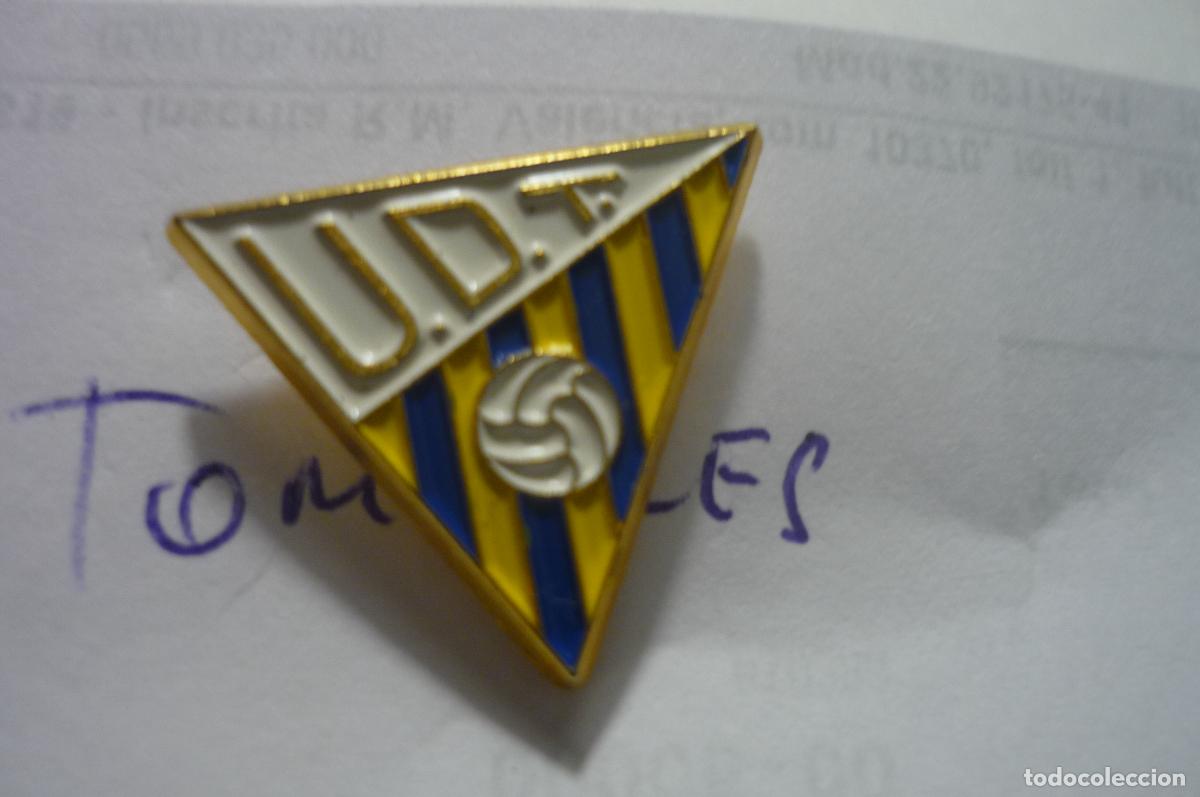 Coleccionismo deportivo: pin fubol ud tomares
