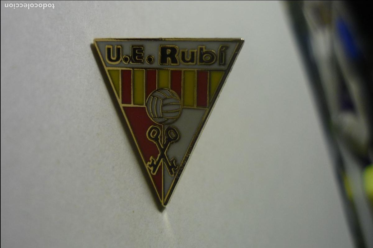 Coleccionismo deportivo: pin futbol ue rubi fed catalana