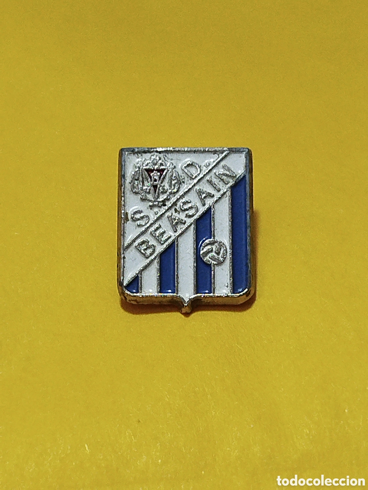 Coleccionismo deportivo: INSIGNIA DE FUTBOL SD BEASAIN . GUIP&Uacute;ZCOA