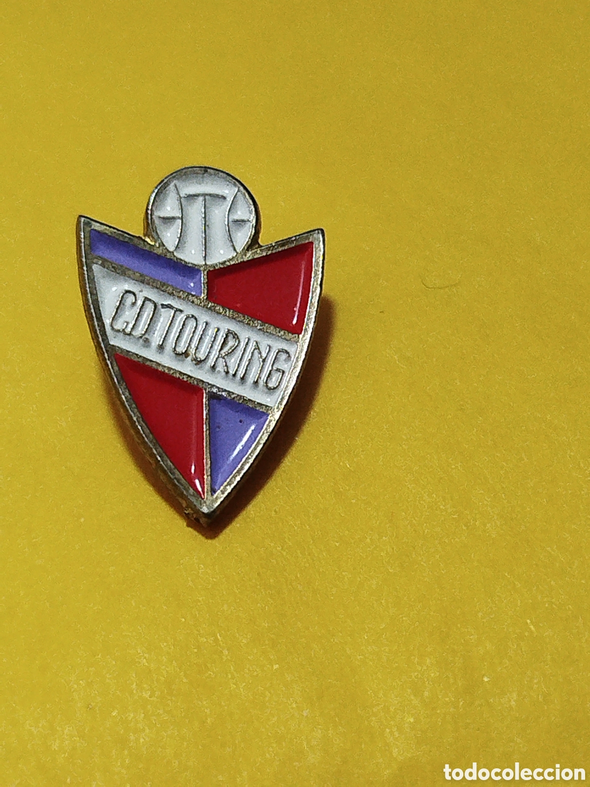Coleccionismo deportivo: INSIGNIA DE FUTBOL CD TOURING.REINTERIA GUIP&Uacute;ZCOA