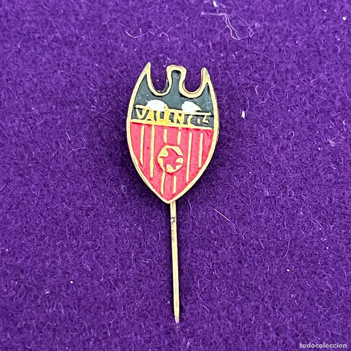 Coleccionismo deportivo: ANTIGUA INSIGNIA ALFILER DEL VALENCIA CF. FUTBOL. PINS PIN.