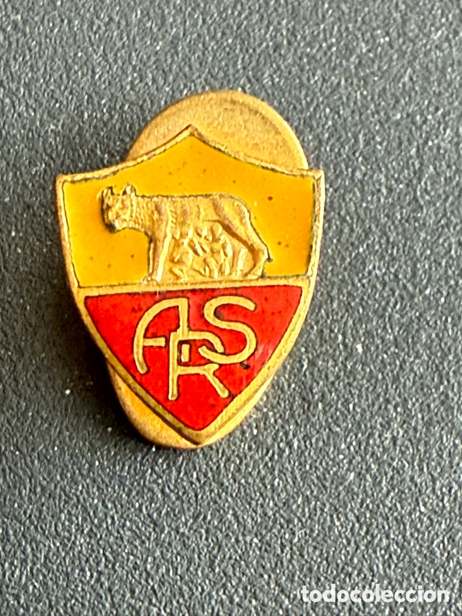 Coleccionismo deportivo: Antigua Insignia. F&Uacute;TBOL. ROMA. a&ntilde;os 50