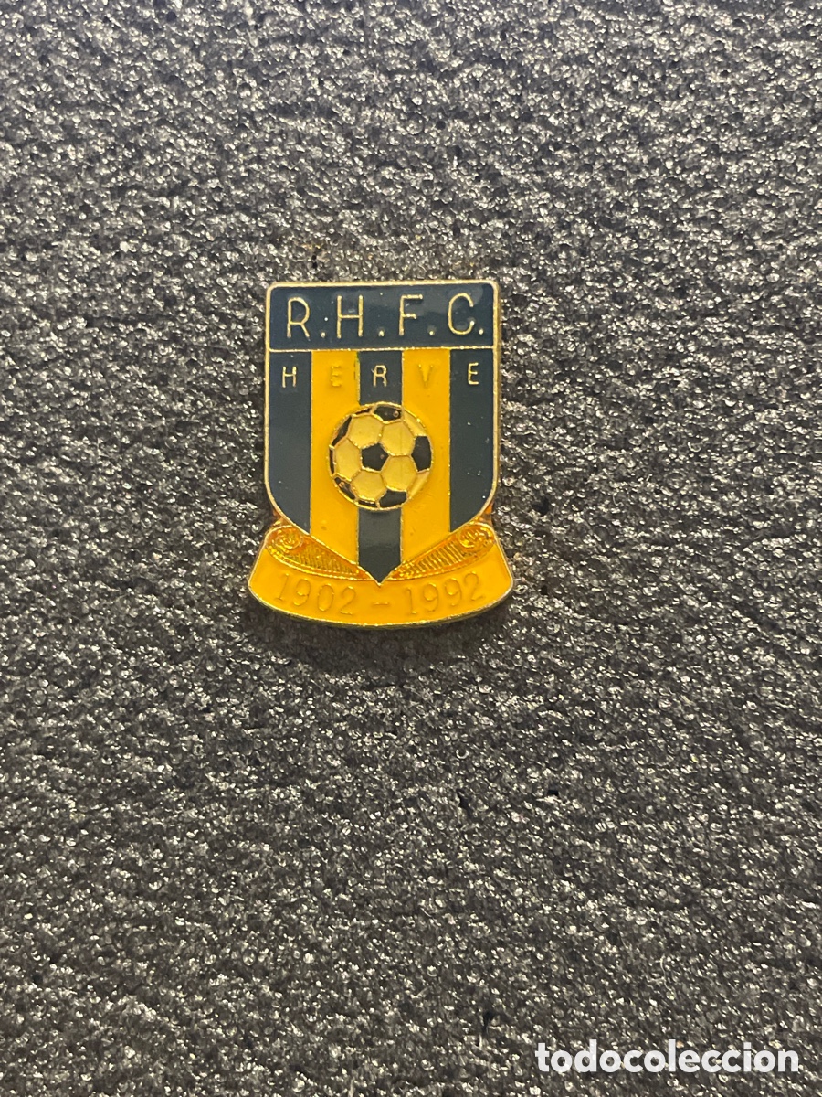 Coleccionismo deportivo: Pin 152 ROYAL HERVE F.C. - Herve