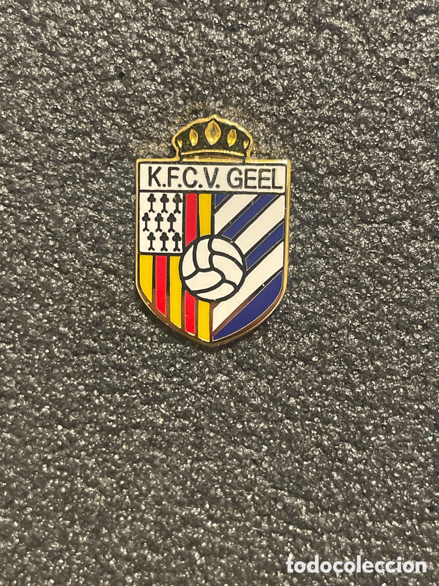 Coleccionismo deportivo: Pin 156 K.F.C. VERBROEDERING GEEL - GEEL