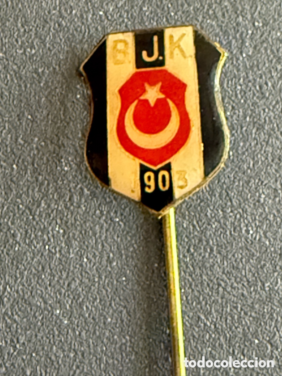 Coleccionismo deportivo: Insignia Aguja. F&uacute;tbol. Turco. BESIKTAS. a&ntilde;os 60