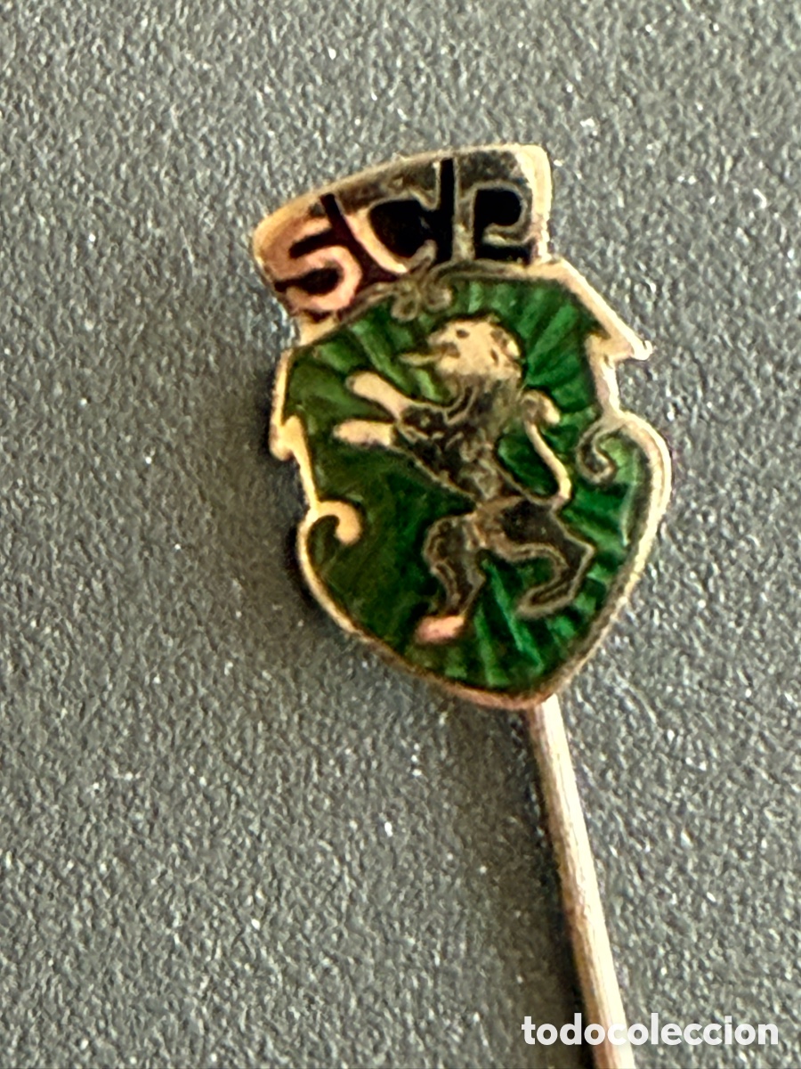 Coleccionismo deportivo: Insignia aguja. F&uacute;tbol. SPORTING CLUB DE PORTUGAL. A&ntilde;os 60