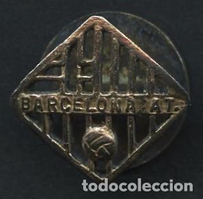 Coleccionismo deportivo: INSIGNIA DE PLATA, F&Uacute;TBOL CLUB BARCELONA ATL&Egrave;TIC