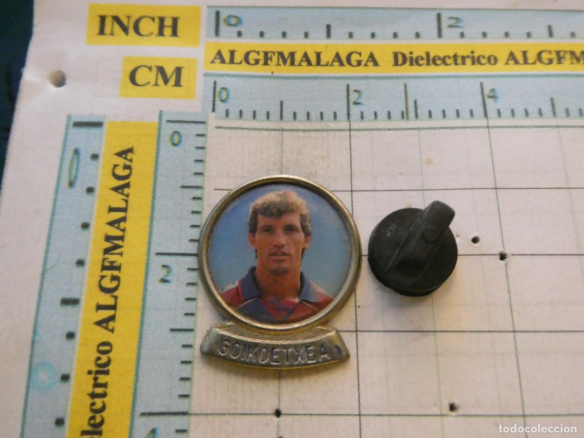 Coleccionismo deportivo: PIN DE DEPORTES. F&Uacute;TBOL CLUB BARCELONA. A&Ntilde;OS 90. JUGADOR GOIKOETXEA. ATHLETIC BILBAO