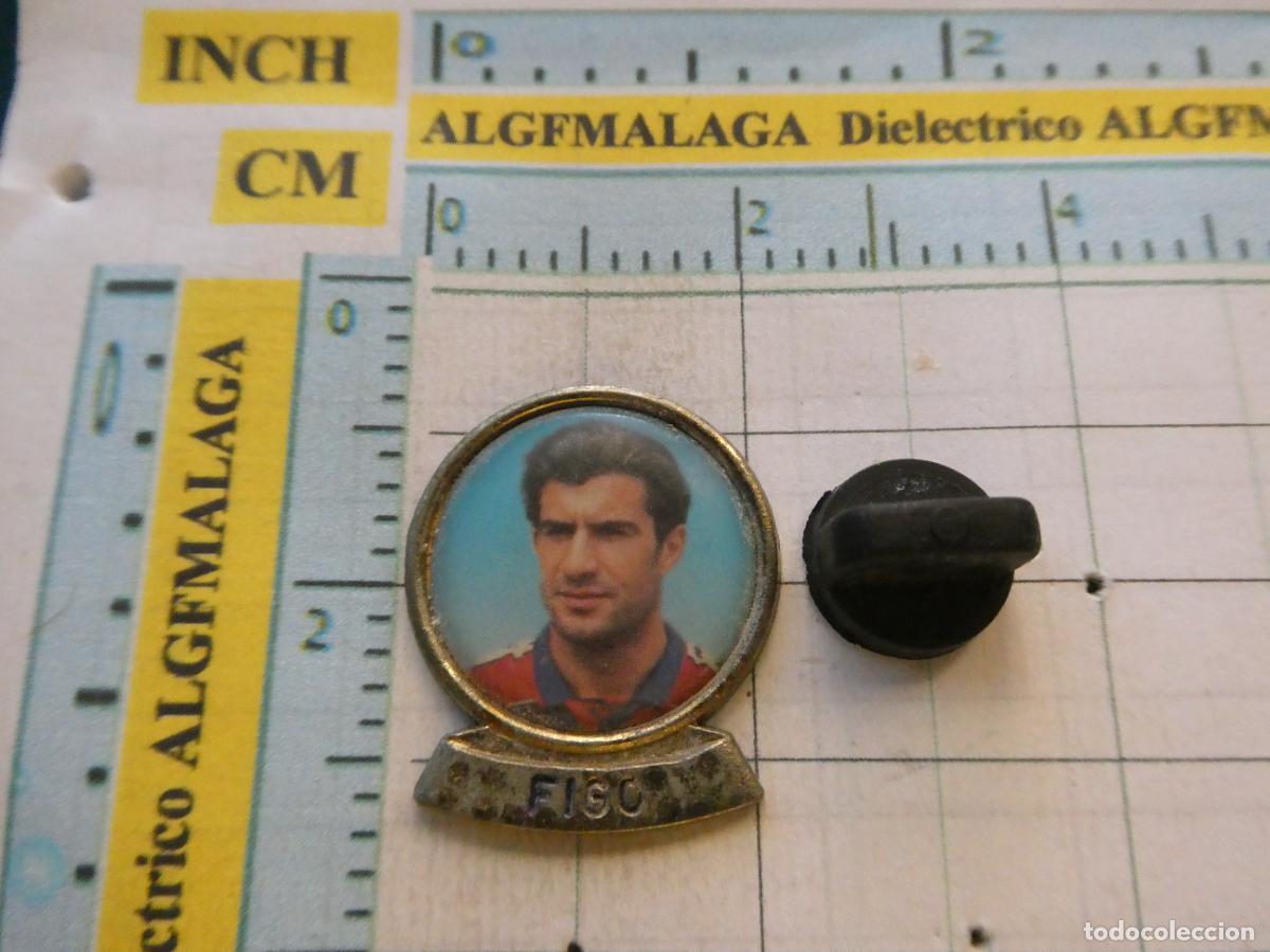 Coleccionismo deportivo: PIN DE DEPORTES. F&Uacute;TBOL CLUB BARCELONA. A&Ntilde;OS 90. JUGADOR LUIS FIGO. REAL MADRID PORTUGAL
